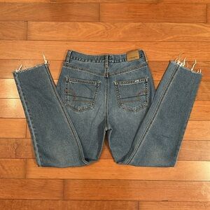 American Eagle Women’s Straight Mom Jeans Size- 2 Reg